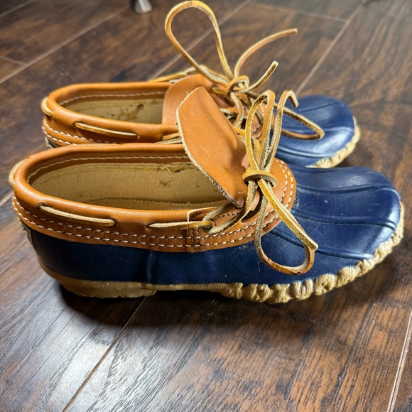 L.L. Bean Shoes - L.L. Bean Classic Low Bean Boots Womens Size 6 Navy Rubber Tan Leather Vintage